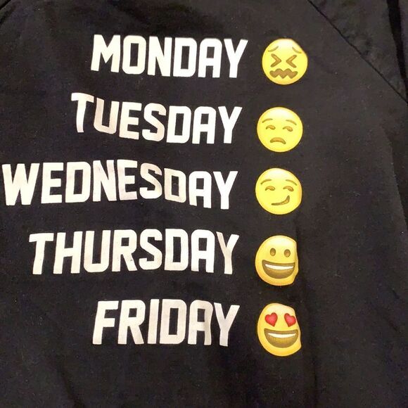 Black sweatshirt 🙌  - Picture 2 of 4